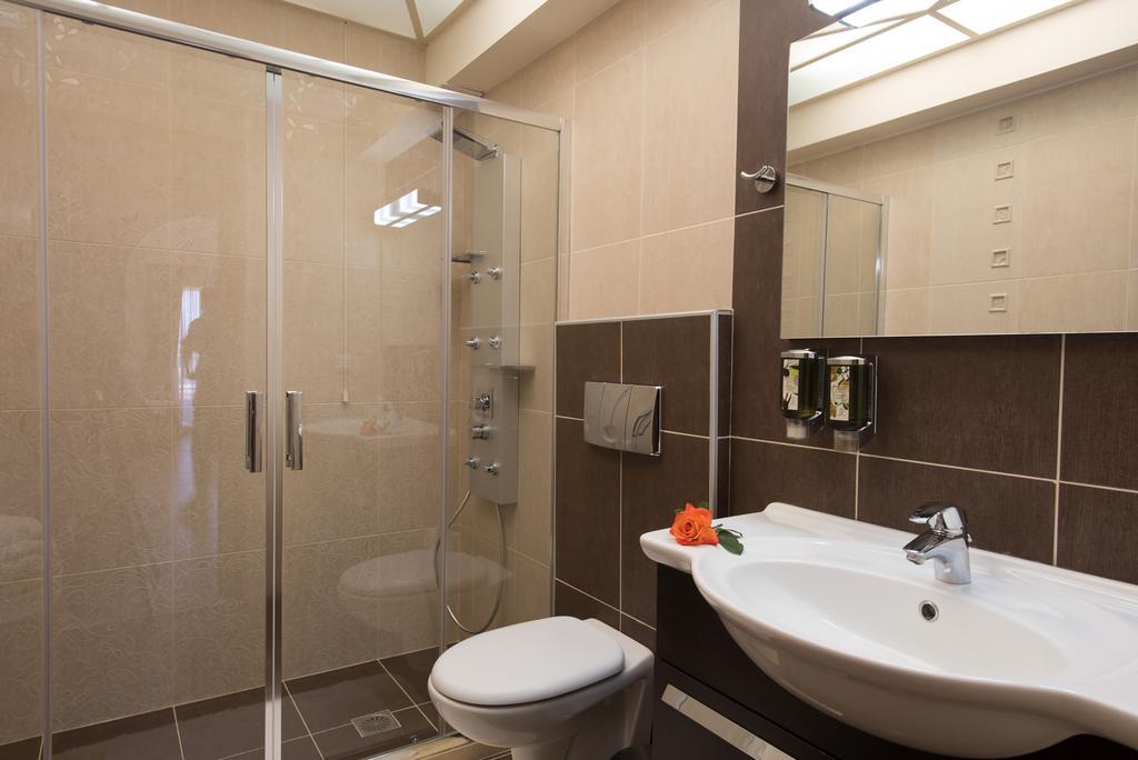 Leste Luxury Homes Plaka  Esterno foto